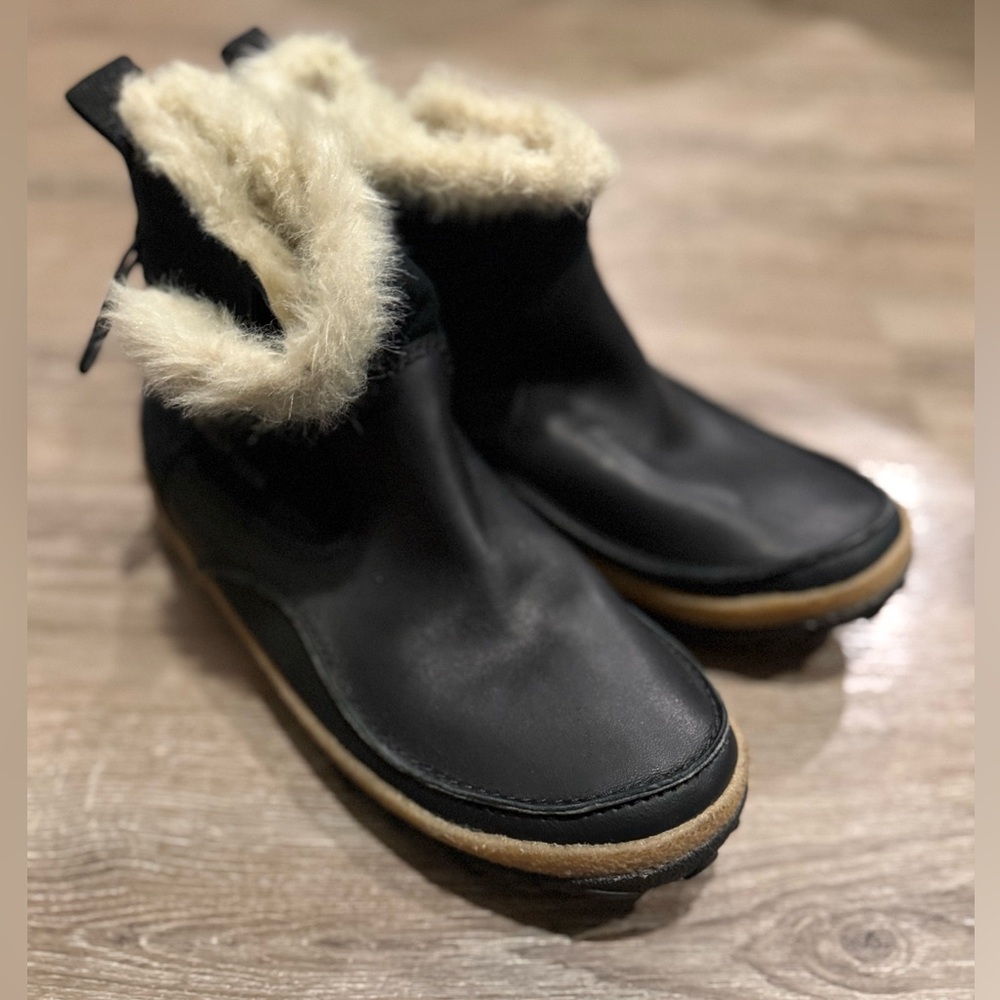 Merrell Women's Tremblant Pull On Polar Waterproof Snow Boots in Black Leather